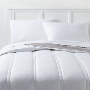 Room Essentials - King Lofty Microfiber Comforter White - Room Essen White